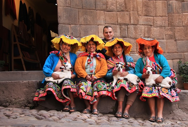 Cuzco ladies posing for picstures